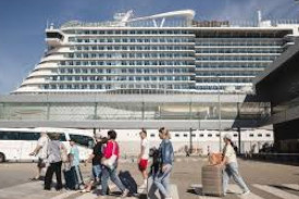 Cruise holiday service problems